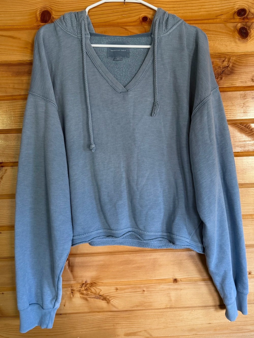 American Eagle Outfitters V-Neck Hooded Cropped Sweatshirt in Slate Blue